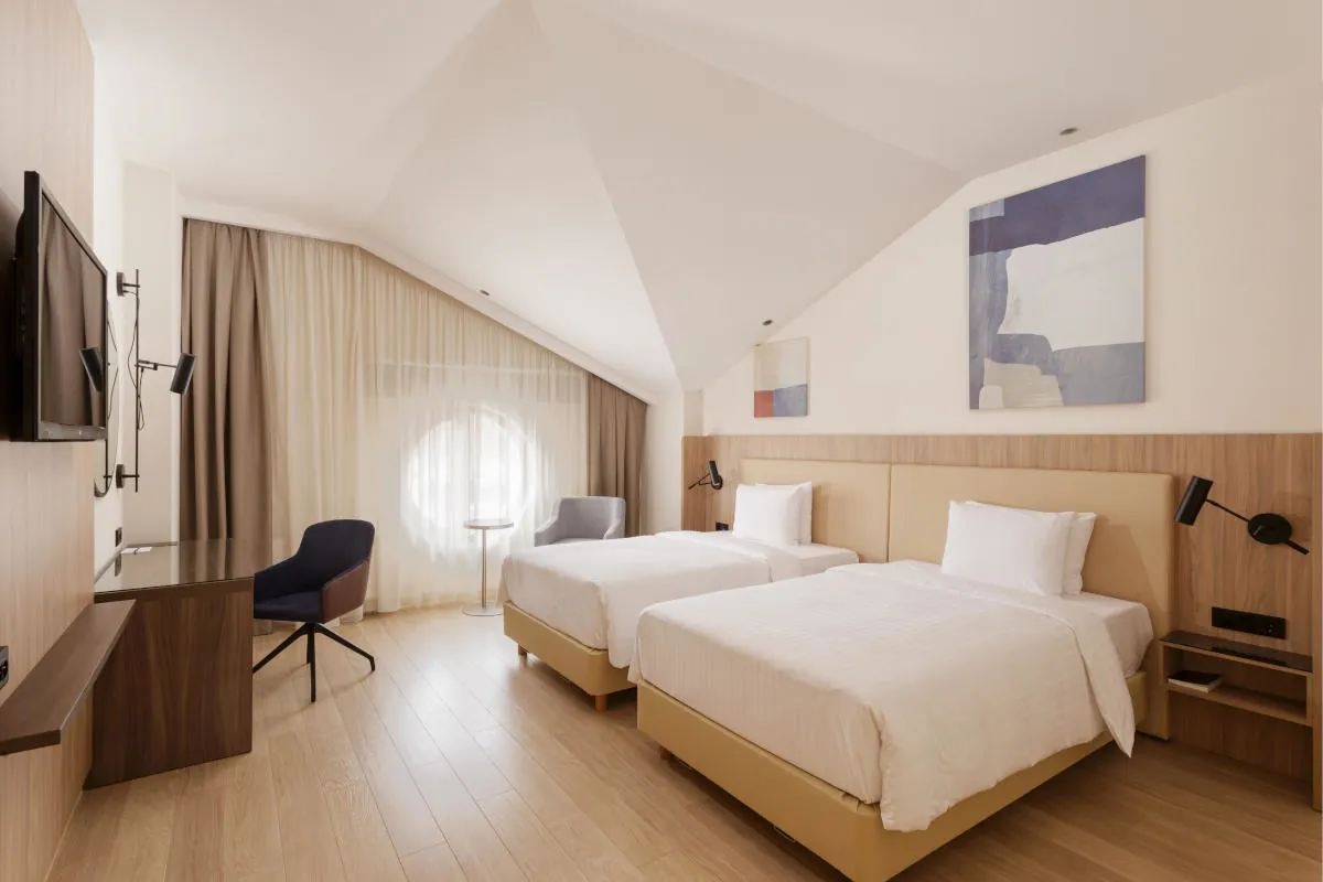 هتل کورت یارد بای مرریوت سوچی کراسنایا پولینا